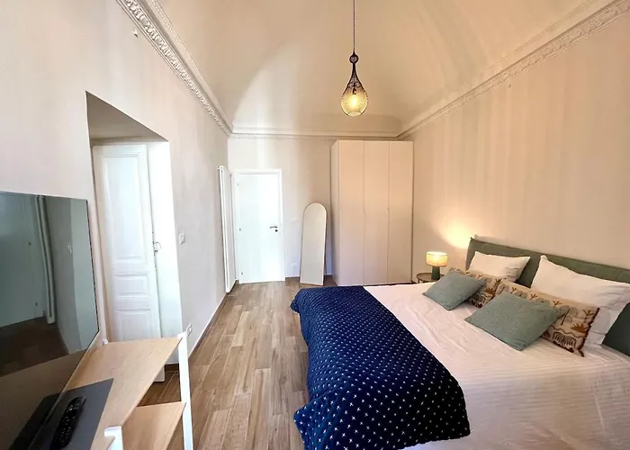 2 Proche Theatre Et *